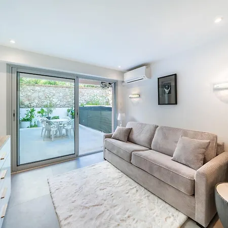 דירה Charming Bright With Spacious Outdoor Area