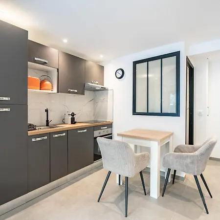 Charming Bright With Spacious Outdoor Area