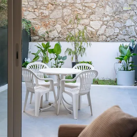 דירה Charming Bright With Spacious Outdoor Area