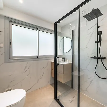 דירה Charming Bright With Spacious Outdoor Area *