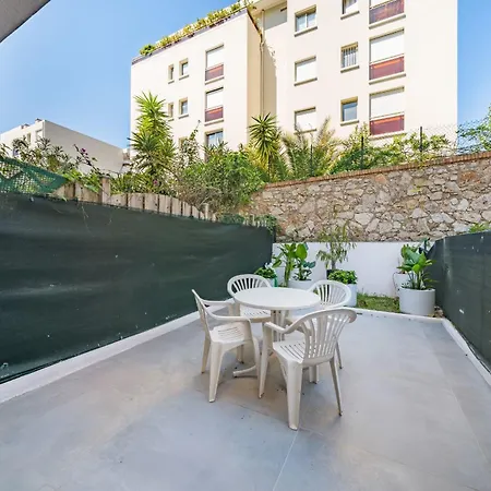 Charming Bright With Spacious Outdoor Area *