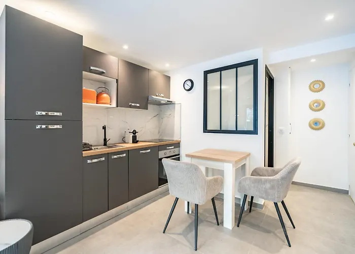 Charming Bright With Spacious Outdoor Area
