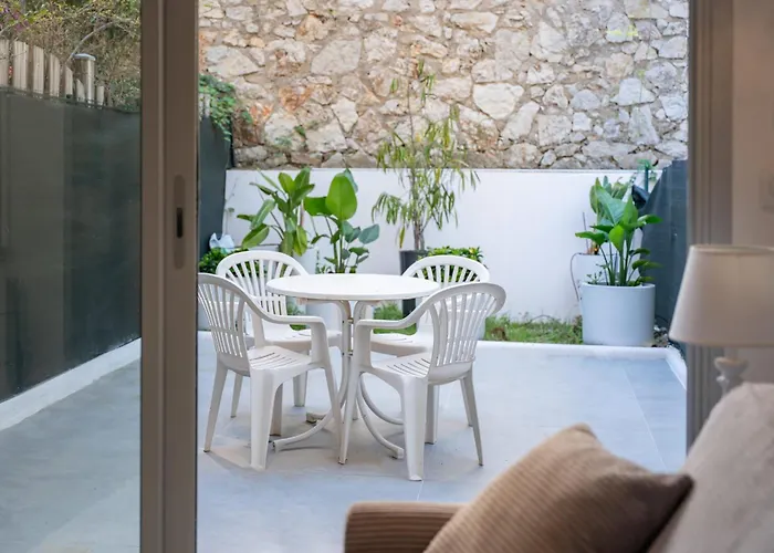 Apartment Charming Bright With Spacious Outdoor Area